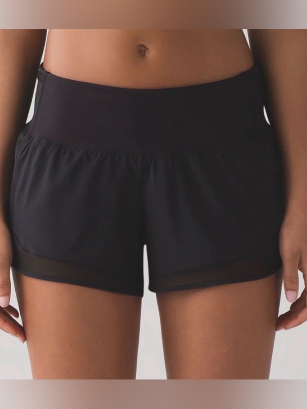 Lululemon Mind Over Miles Short Black Mesh Panels Side Zip Pocket Size 4 Running